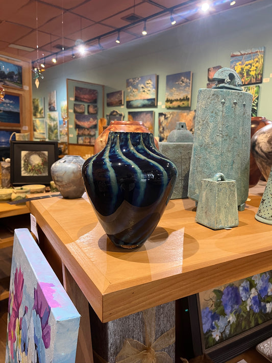 Chubby Urn by Jake Pfeifer