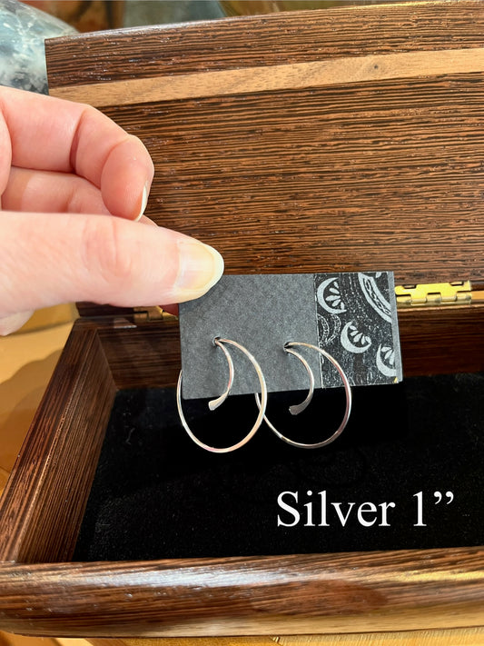 e006 Swirl Hoops by Linda Trent