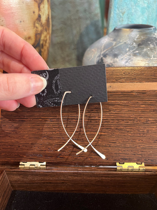 E002 Crisscross Earrings by Linda Trent