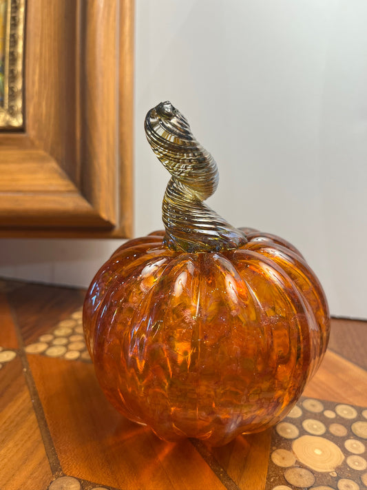 Large Pumpkin by Lynn Dinning