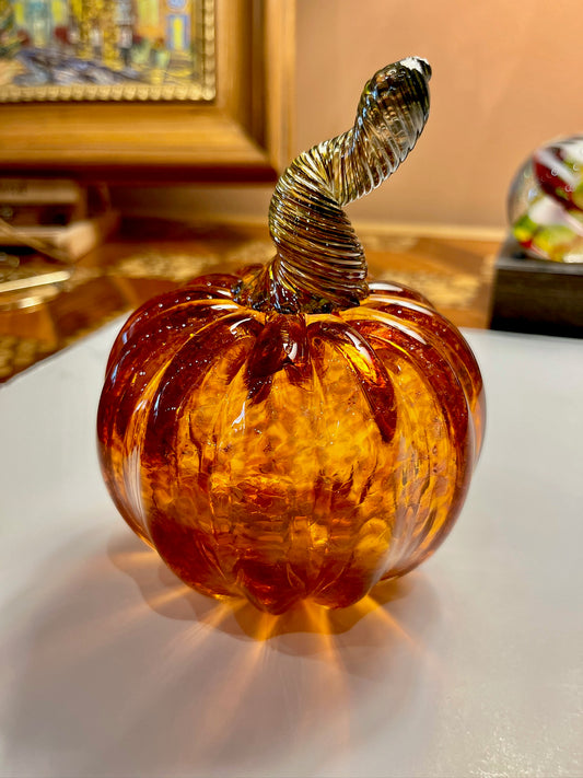 Large Pumpkin by Lynn Dinning