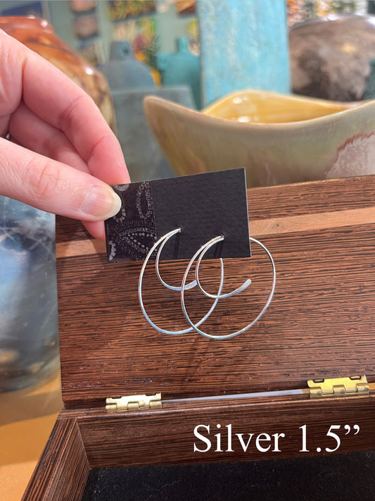 e006 Swirl Hoops by Linda Trent